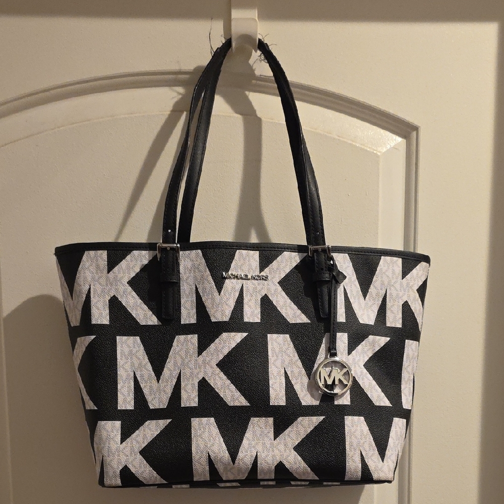 Michael Kors JST Jet Set Tote Black White Monogram Graphic Logo
